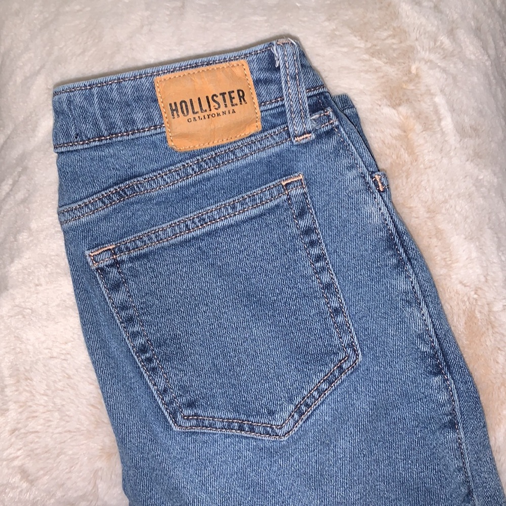 women’s hollister low rise ‘90s vintage straight jeans